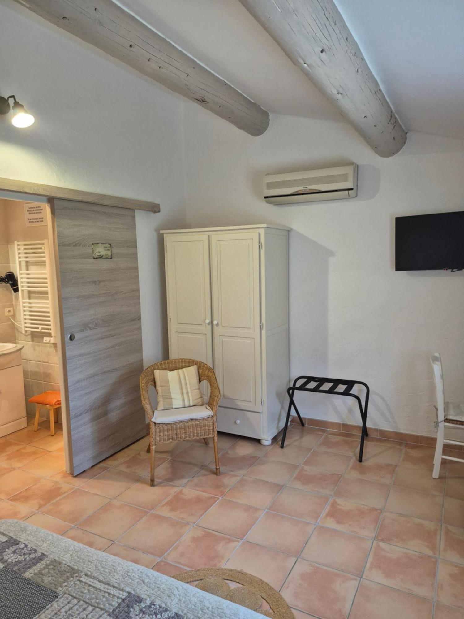 Mas Clement - Chambre Et Table D'Hotes LʼIsle-sur-la-Sorgue Eksteriør billede