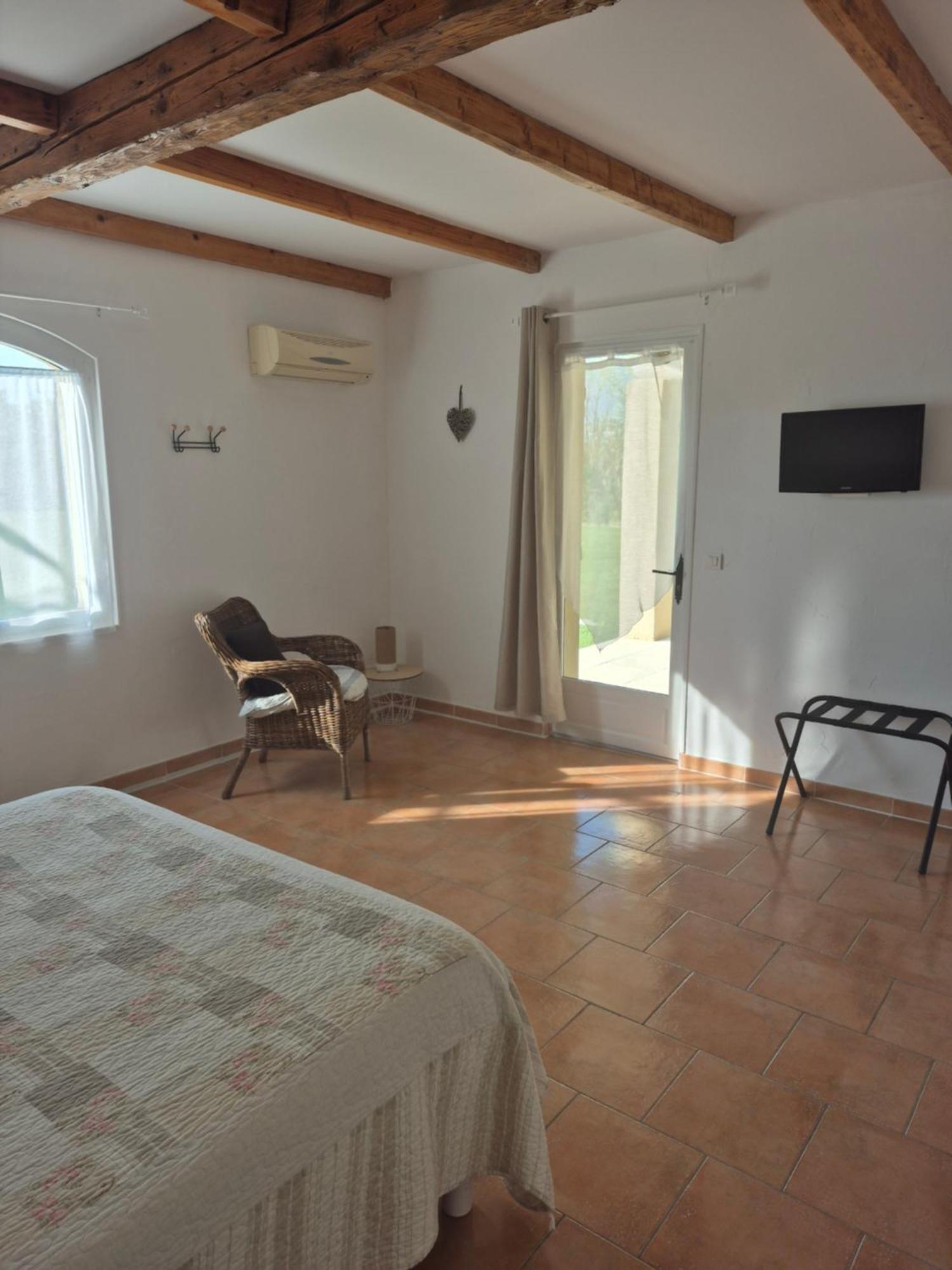 Mas Clement - Chambre Et Table D'Hotes LʼIsle-sur-la-Sorgue Eksteriør billede